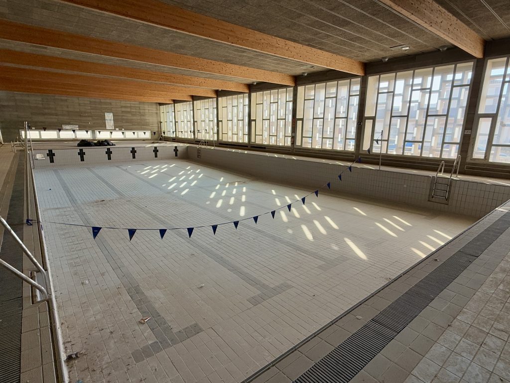Estado de la piscina cubierta municipal de Campillos (julio 2025)