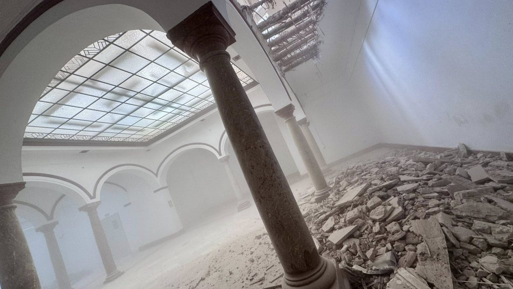 Estado de la sala de la Casa de la Cultura de Antequera empleada por la AFA para sus exposiciones fotográficas (septiembre 2025)