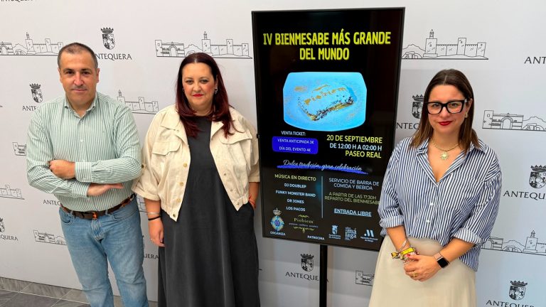 Pablo Carmona, Tere Ruz y Elena Melero, tras la presentación de la cuarta edición del 'Bienmesabe más grande del mundo' (agosto 2025)