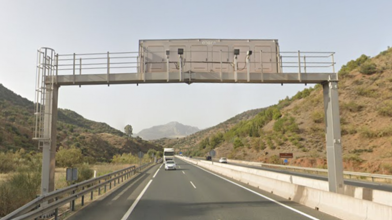 Radar de tramo sito en el kilómetro 126 de la autovía A-45 en dirección a Málaga, el municipio de Casabermeja