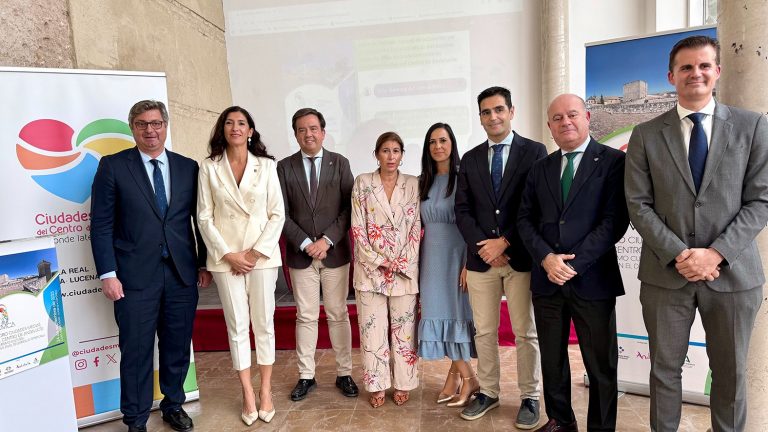 Representantes institucionales de municipios integrados en la Fundación Ciudades Medias del Centro de Andalucía (septiembre 2025)