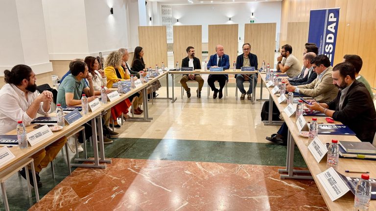 20251022 El alcalde Manolo Barón (centro) en la jornada del II Foro de Colaboración Público-Privada en los Servicios Deportivos celebrada en el Hotel Antequera Hills