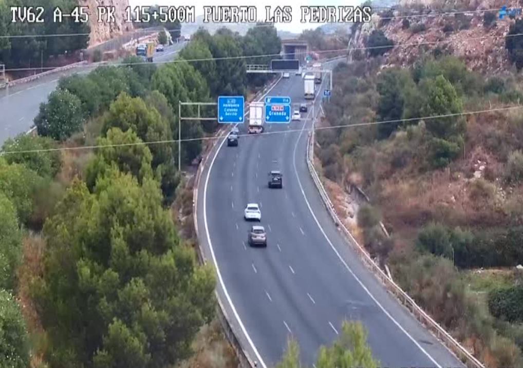 Cámara de la DGT en la autovía A-45 alto de Las Pedrizas