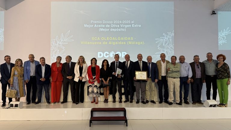 Representantes de Oleoalgaidas, Premio al Mejor Aceite de Oliva Virgen Extra de Doop en la campaña 2024-25.