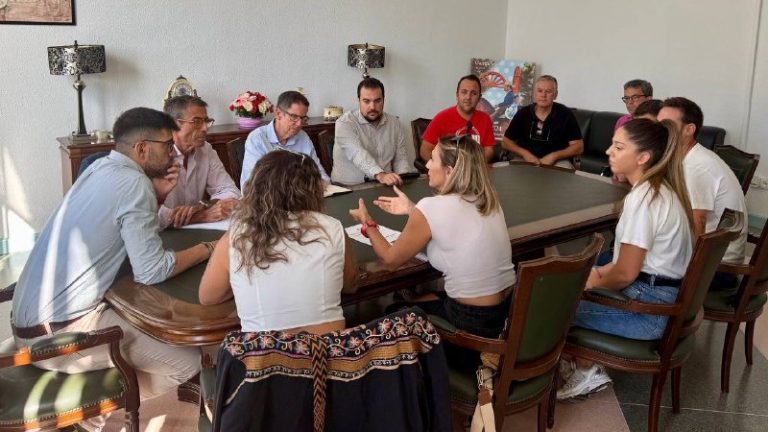 Reunión en el Ayuntamiento de Campillos con el delegado territorial de Agricultura, Agua y Desarrollo Rural, Fernando Fernández