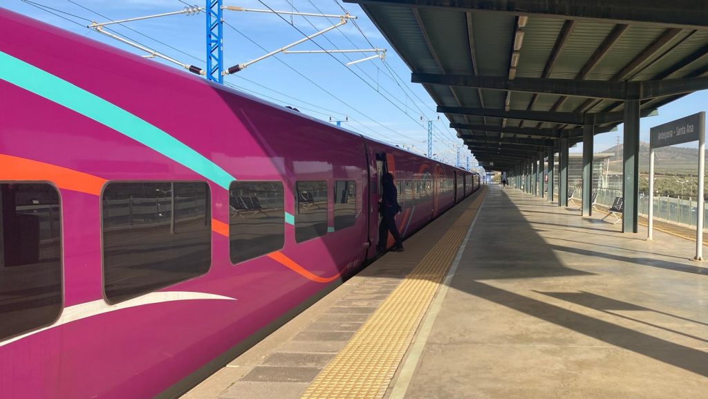 20250122 Tren Avlo en la Estación Antequera Santa Ana