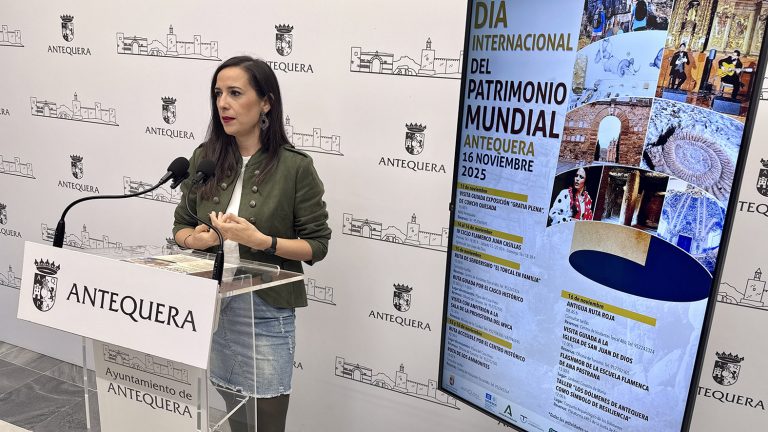 20251106 Ana Cebrián, edil de Turismo, presentando las actividades del Día del Patrimonio Mundial en Antequera