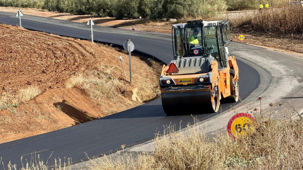 20251106 Obra de renovación de la carretera MA-5408 entre el Centro Logístico de Antequera y Cartaojal