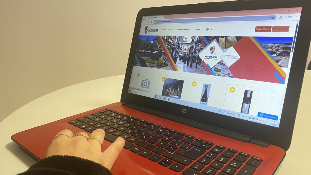 20251107 Usuaria entrando en la 'marketplace' compraenantequera.com