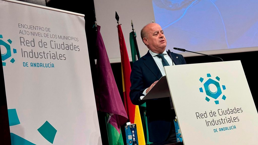 20251118 El alcalde de Antequera, Manolo Barón, en el III Encuentro de la Red de Ciudades Industriales