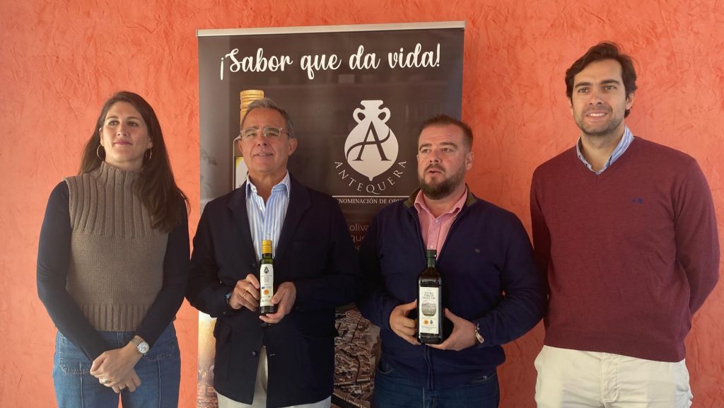 20251126 Marina de Torres, Ignacio Ruiz, Benito Avilés y Juan de Lucchi en la presentación de la nueva campaña de la DOP Antequera