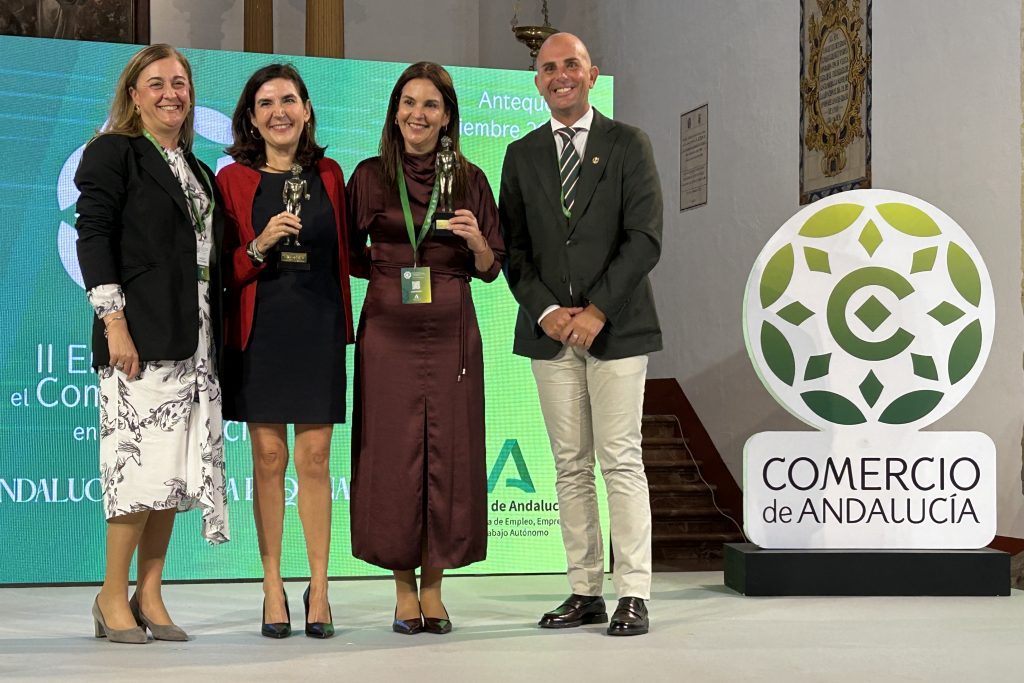 Ana López, vicepresidenta de la ACIA; Rocío Blanco, consejera de Empresa; Cecilia Ortiz, dir. gral. de Comercio, y Jaime Barranco, gerente de la ACIA