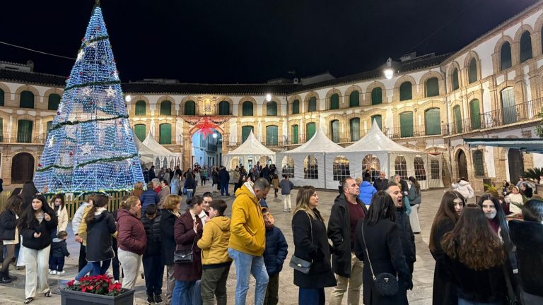 La Plaza Ochavada de Archidona con la iluminación navideña