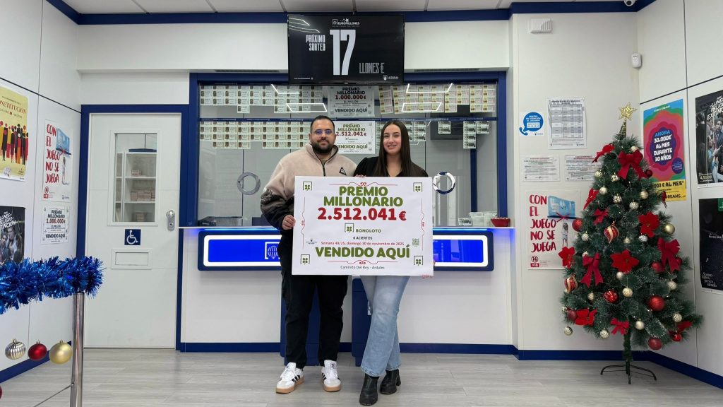 20251130 Responsables de la administración de Lotería Caminito del Rey en Ardales, con el último premio repartido