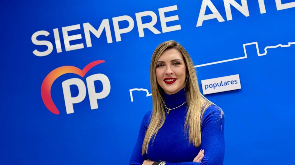 20251211 Marta González, en la sede del PP de Antequera