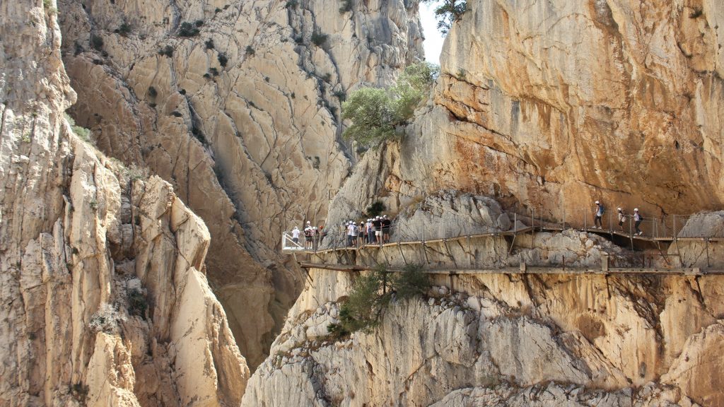 Las pasarelas del Caminito del Rey están construidas sobre el antiguo sendero