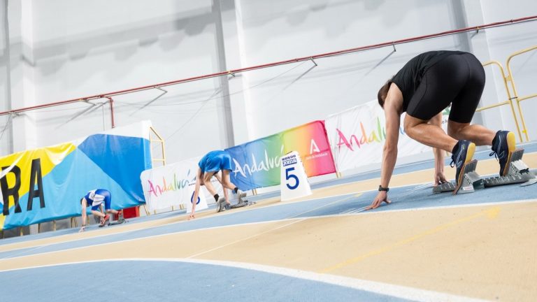 20250109 Corredores preparados en una prueba del II Campeonato de España de Atletismo en Pista Corta FEDDI (foto FEDDI)