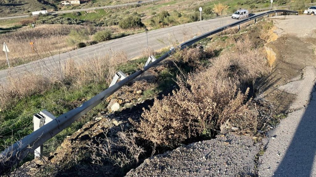 20251222 Estado del vial de acceso al Polideportivo Municipal de Carratraca