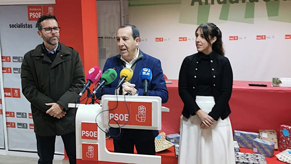 20251231 José Luis Ruiz Espejo, junto a los ediles Kiko Calderón y Noemí Escobar