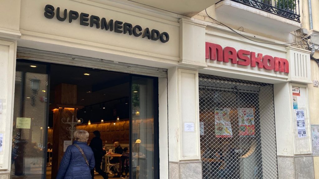 20260114 Entrada del supermercado Maskom de Antequera