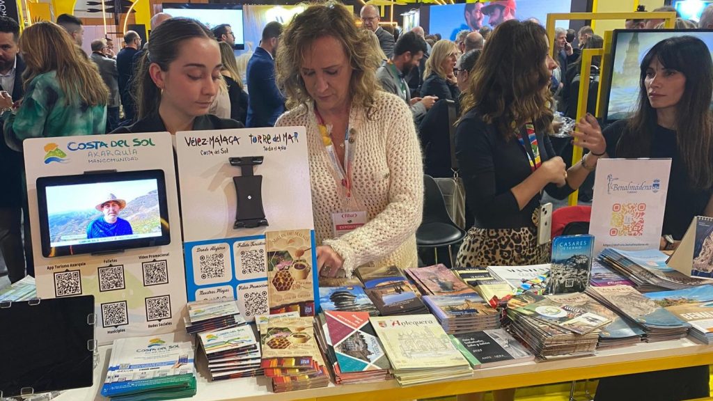 Estand de Turismo Costa del Sol con material promocional de Antequera en FITUR 2025