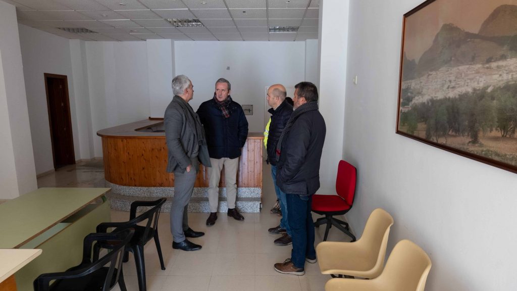 Visita a las instalaciones donde se ubicará la oficina del Patronato de Recaudación en Archidona