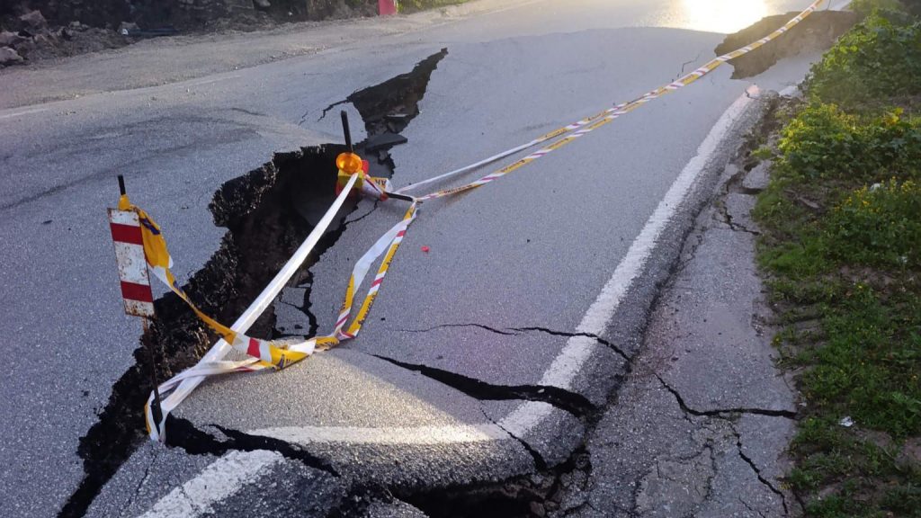 20250211 Rotura de la carretera MA-6101 en Villanueva de Algaidas