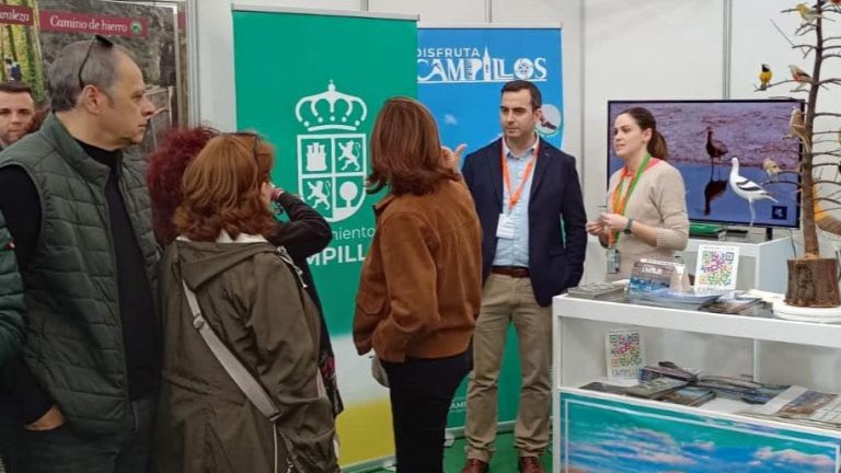 20250225 Expositor de Campillos en la pasada edición de la Feria Internacional de Turismo Ornitológico (foto: Ayuntamiento de Campillos)