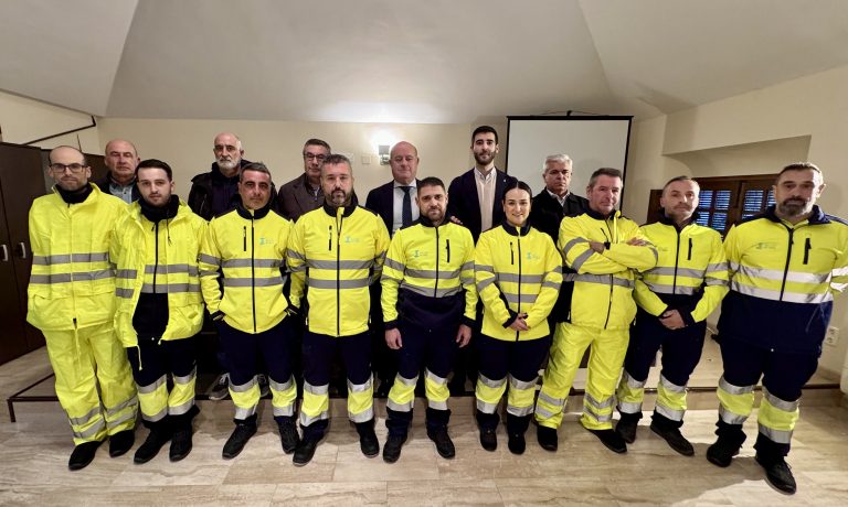 20260202 Responsables municipales y de Aguas del Torcal, junto a los 9 nuevos trabajadores de esta empresa municipal