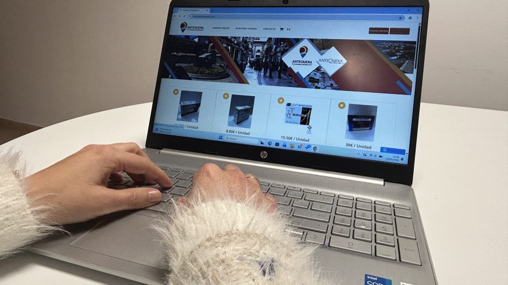 20260202 Usuaria entrando en la web compraenantequera.com