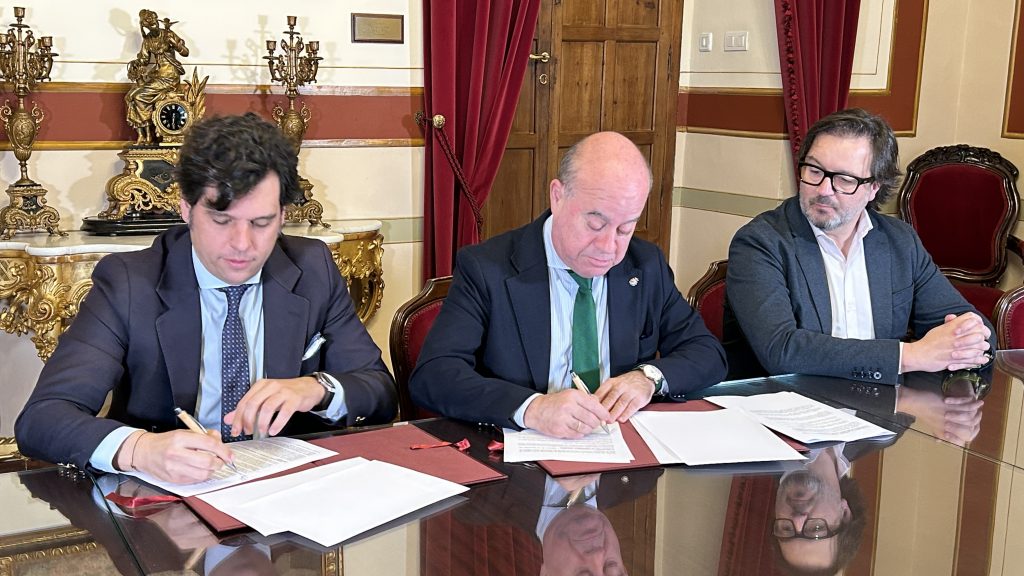 20260219 Firma del acuerdo de patrocinio entre el Grupo Heineken y el Ayuntamiento de Antequera