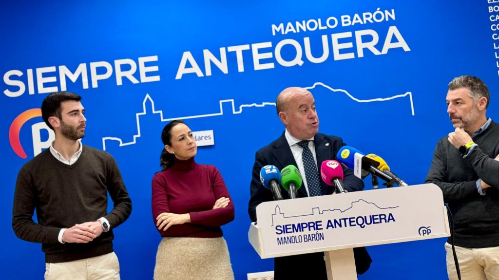 20260129 José Manuel Fernández, Ana Cebrián, Manolo Barón y Juan Rosas, en la sede del PP de Antequera