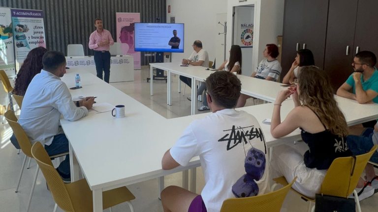 20250707 Taller para emprendedores organizados por AJE en Archidona