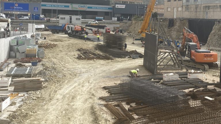 20260303 Operarios en una obra en el Polígono Industrial de Antequera