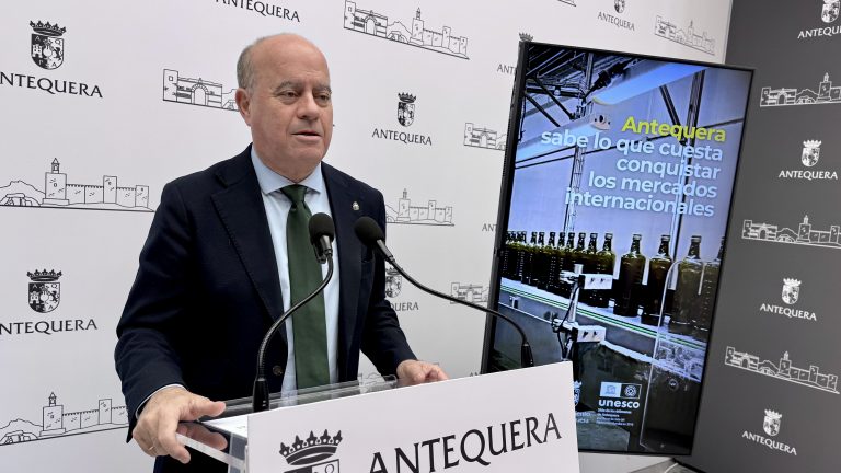 20260305 Manolo Barón, alcalde de Antequera, en la comparecencia sobre las amenazas comerciales al campo (1)