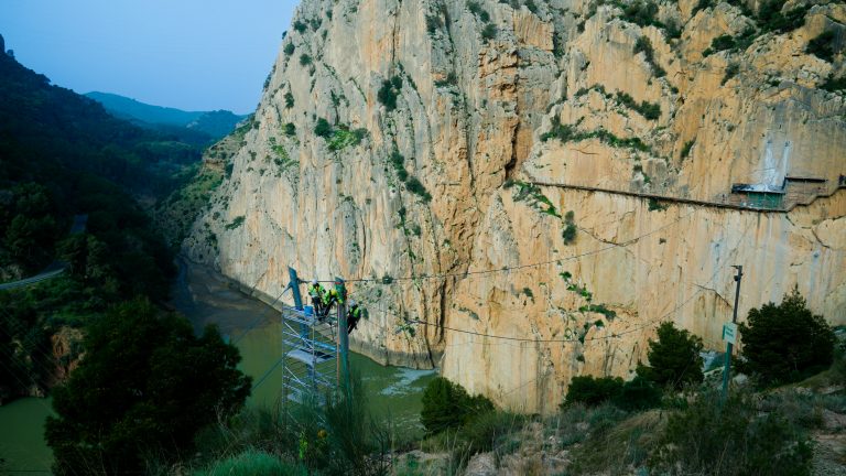 20260306 Trabajos para la instalación del nuevo puente colgante del Caminito del Rey