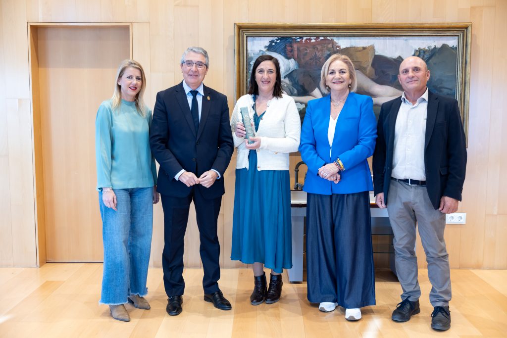 María José Bravo, recibiendo el último premio otorgado por Sabor a Málaga a Aceites de Ardales