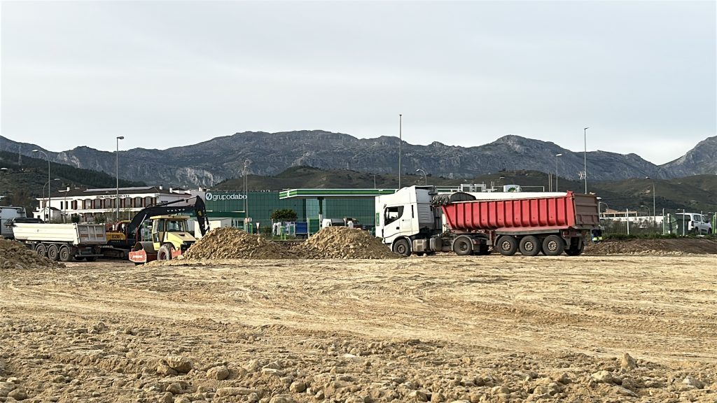 Obras del futuro parque comercial en el PEAN