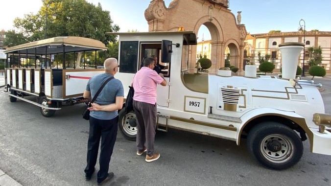 Tren turístico para el traslado al recinto ferial desde la plaza de Castilla en las ferias de Antequera