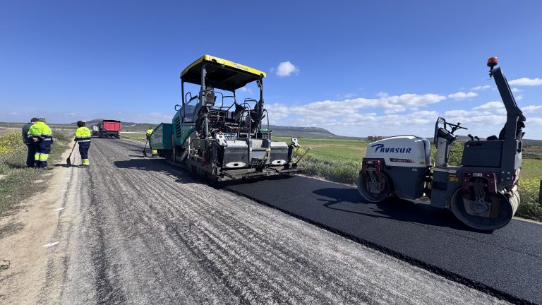20260417 Obras de reasfaltado del vial que conecta Bobadilla con el Puerto Seco de Antequera (1)