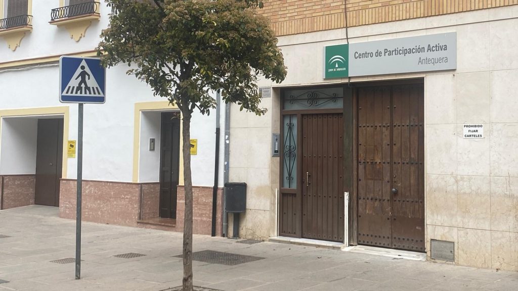 20260421 Entrada del Centro de Participación Activa de Mayores de Antequera