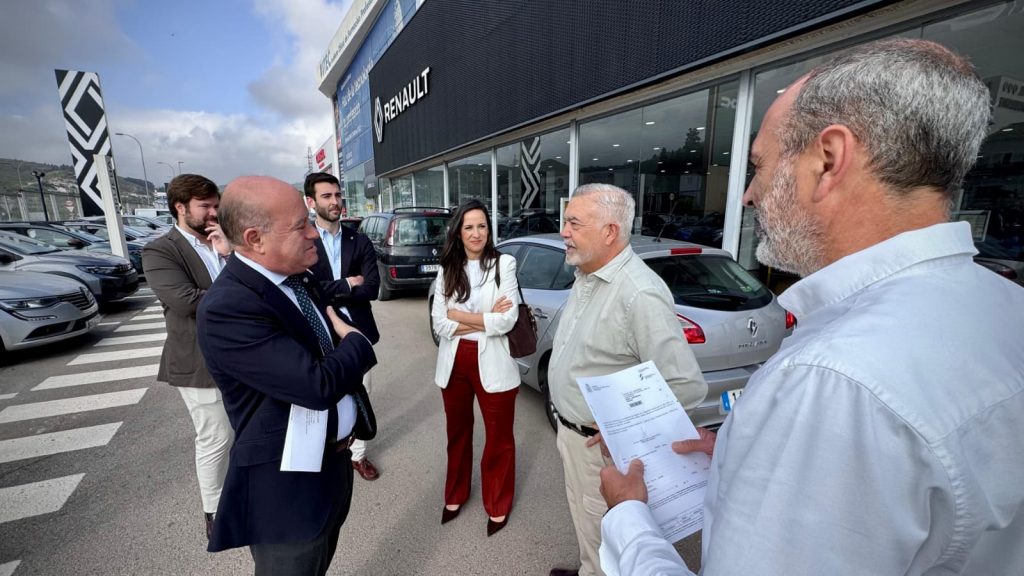 20260422 Mannolo Barón, Antonio García, José Manuel Fernández y Ana Cebrián, junto a responsables de la instalaciones de Rombosol