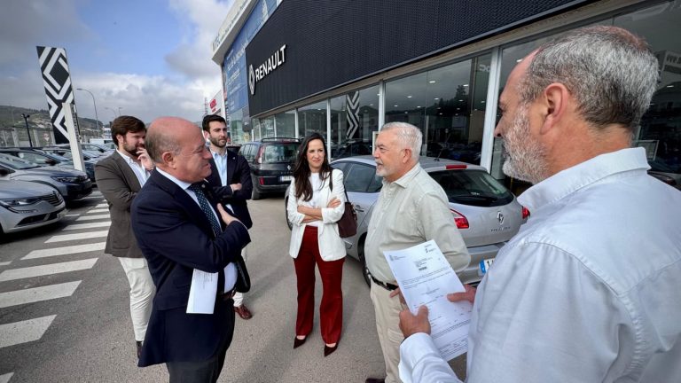 20260422 Mannolo Barón, Antonio García, José Manuel Fernández y Ana Cebrián, junto a responsables de la instalaciones de Rombosol