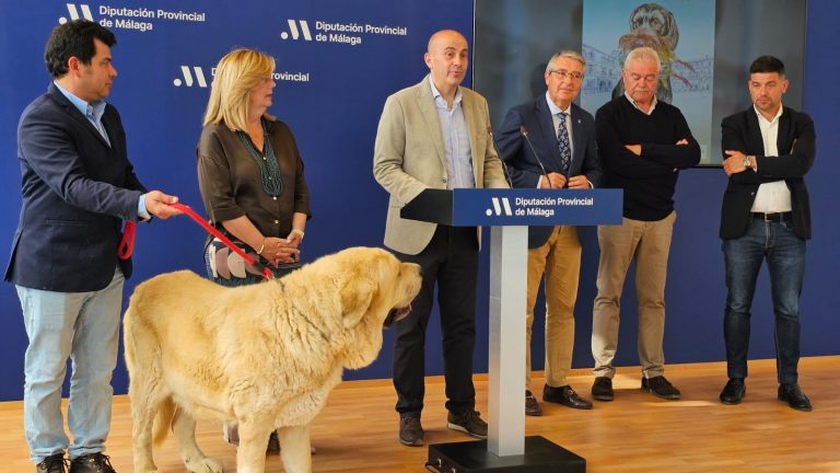 202604015 El alcalde Juan Manuel Almohalla, en la presentación de la XXXIII Feria del Perro de Archidona