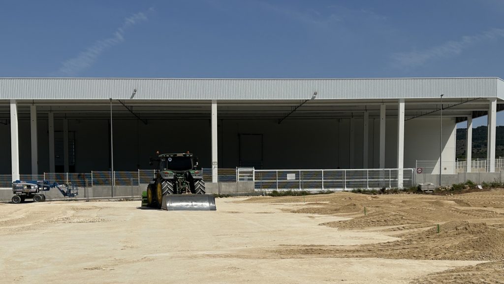 Obras del futuro parque comercial en el PEAN de Antequera