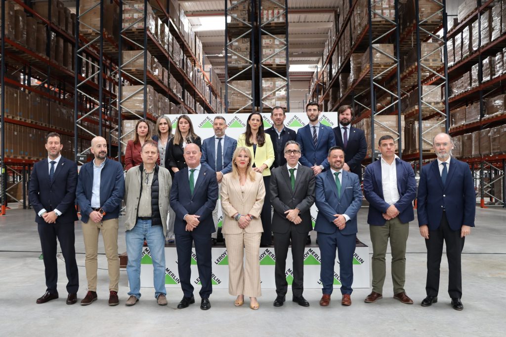 Autoridades y representantes de Leroy Merlin y Panattoni
