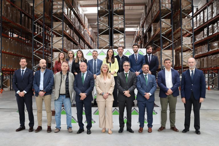 Autoridades y representantes de Leroy Merlin y Panattoni
