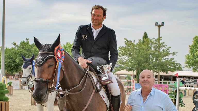 Carlos Bosch, junto al presidente del Club Hípico Antequera, Ignacio Carrasco