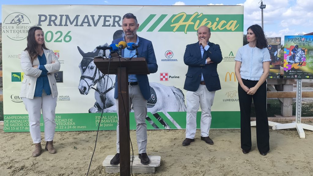 Juan Rosas, junto a Ana Cruz-Conde, Ignacio Carrasco y Belén Fernández en la presentación de la Primavera Hípica 2026