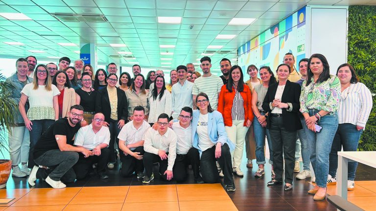 Personal de Audiolís y miembros de la Asociación Nena Paine tras la jornada de 'team building'